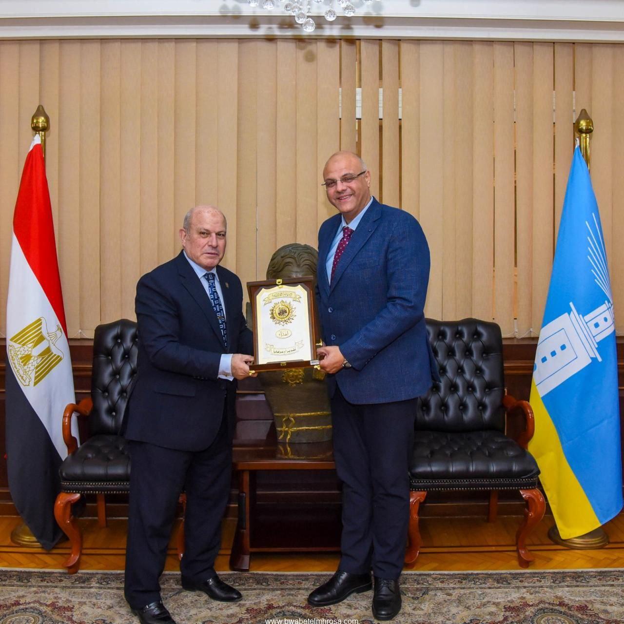 *محافظ الإسكندرية يستقبل رئيس هيئة النيابة الإدارية لبحث دعم منظومة العمل الإداري بالمحافظة*